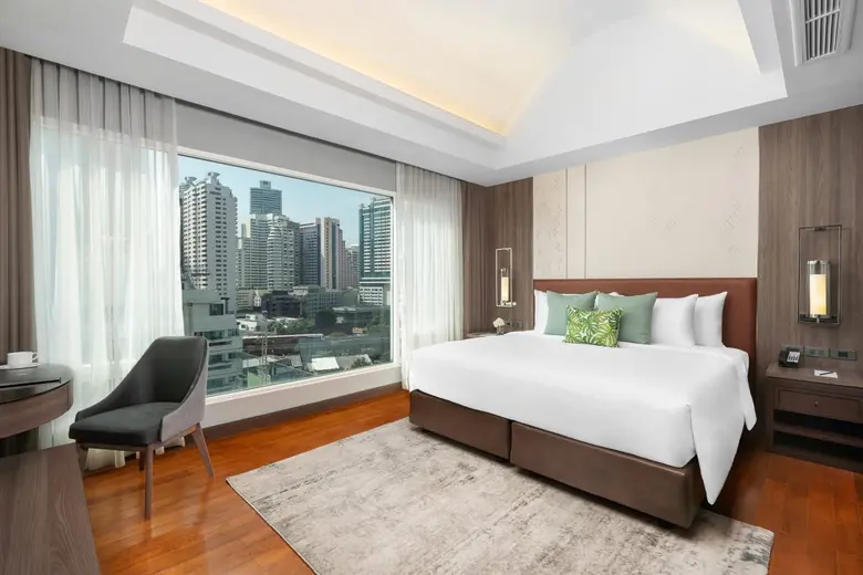 Immerse yourself in the luxurious hospita...