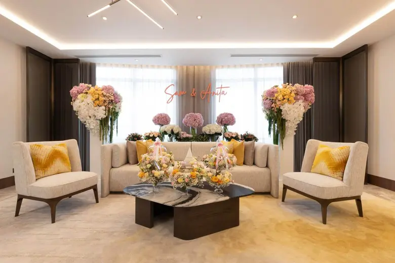 Centara Grand at CentralWorld offers an u...