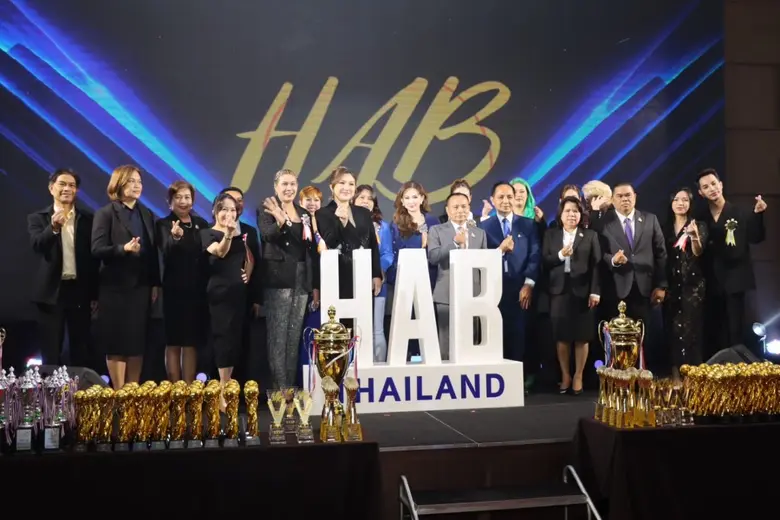นายพิพัฒน์ รัชกิจประการ รัฐมนตรีว่าการกระ...