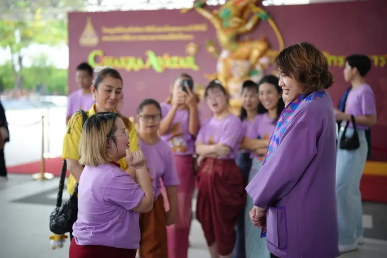 ในขณะที่สังคมไทยกำลังรุดหน้าไปด้วยเทคโนโลยีและพัฒนา...