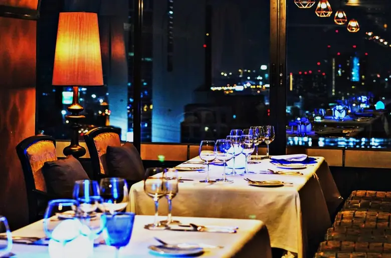 โรงแรมเซ็นทารา แกรนด์ เซ็นทรัลพลาซา ลาดพร...