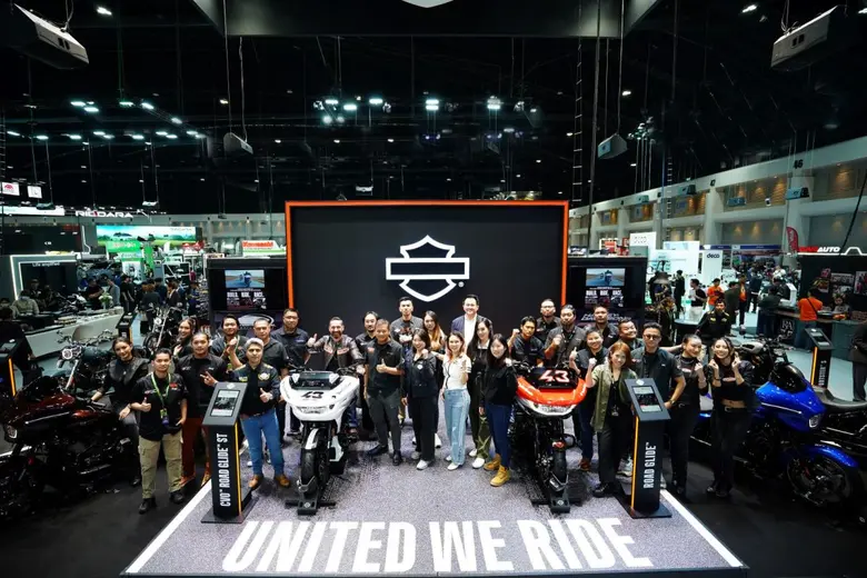 สัมผัสรถมอเตอร์ไซค์ CVO(TM) Road Glide(R)...