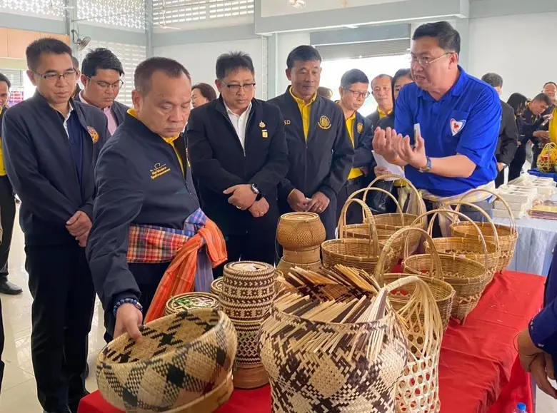 นายพิพัฒน์ รัชกิจประการ รัฐมนตรีว่าการกระ...
