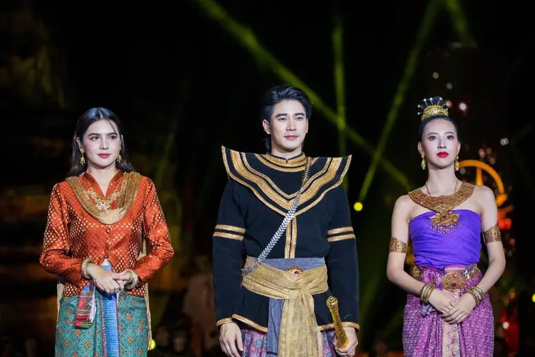 เปิดฉากอย่างยิ่งใหญ่ตระการตาแล้ววันนี้!! ...