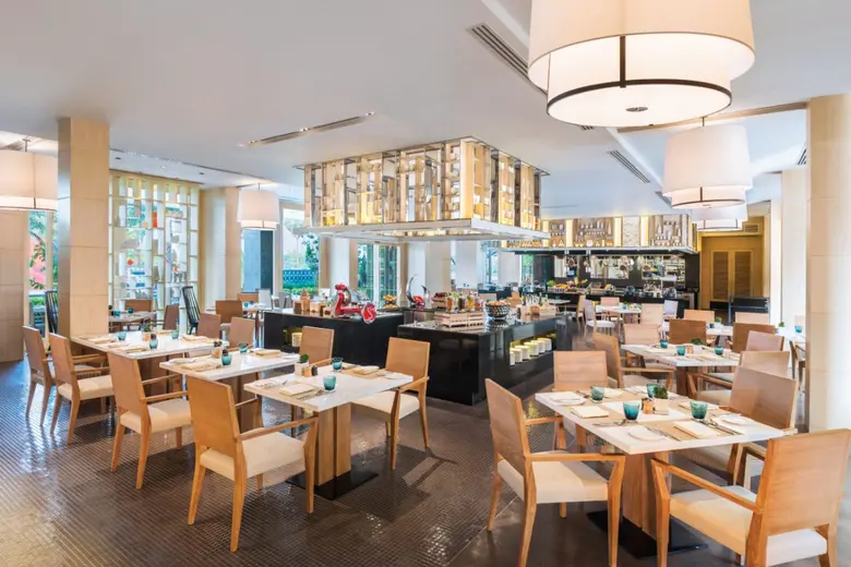 Taste of Christmas Buffet Dinner at Latest Recipe - Le Meridien Suvarnabhumi, Bangkok Golf Resort &amp; Spa