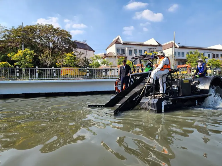 กทม. ส่งเรือเก็บขยะ HDPE ลุยคลองเปรมประชา...