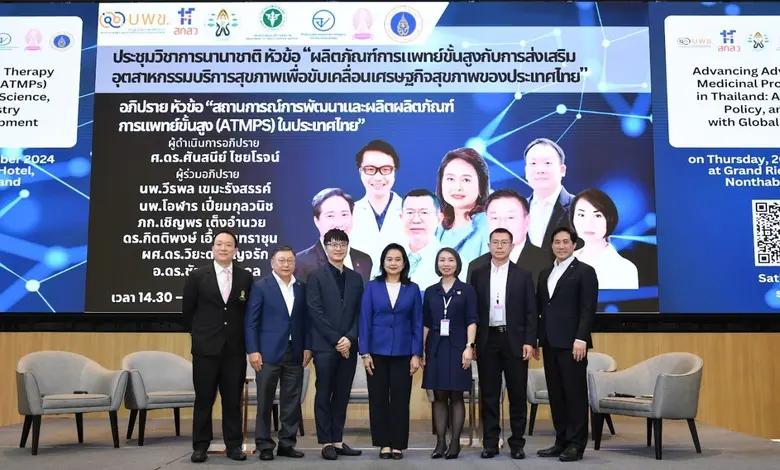 นายแพทย์วีรพล เขมะรังสรรค์ (ที่ 1 จากขวา) ประธานเจ้...
