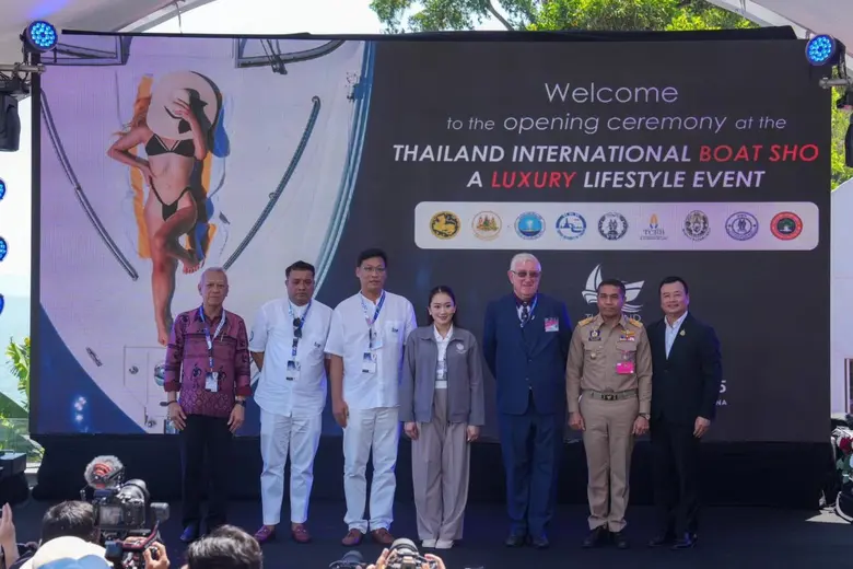 นายสรวงศ์ เทียนทอง รัฐมนตรีว่าการกระทรวงก...