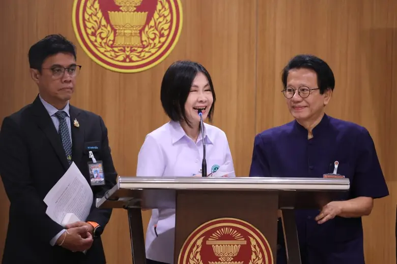 กรมอนามัย กระทรวงสาธารณสุข นำเสนอ "มุ้งสู้ฝุ่น" แก่...