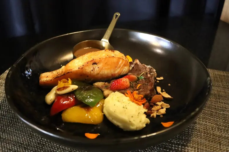 ฉลองวันวาเลนไทน์ที่ Tinidee Trendy Bangkok Khaosan ...