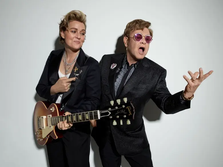 การกลับมาอย่างเต็มรูปแบบของ Elton John ศิ...