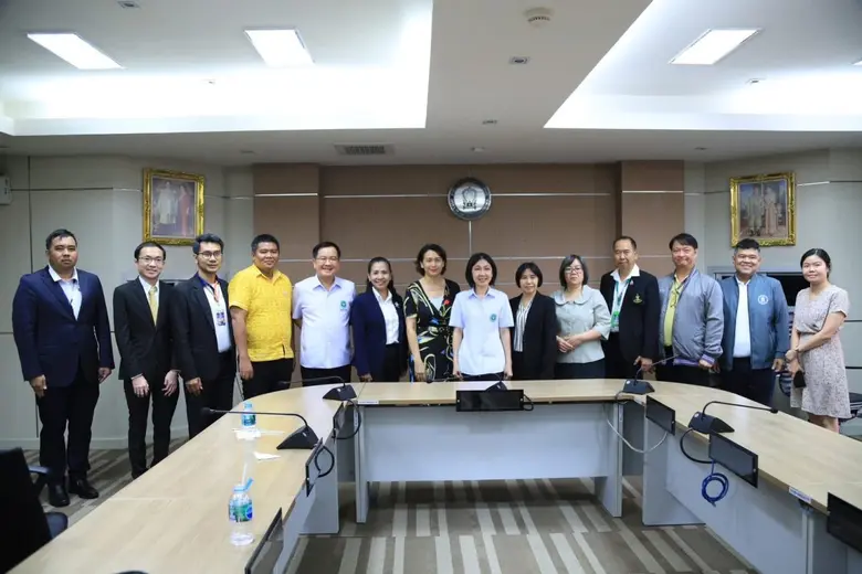 แพทย์หญิงอัมพร เบญจพลพิทักษ์ อธิบดีกรมอนามัย เป็นปร...