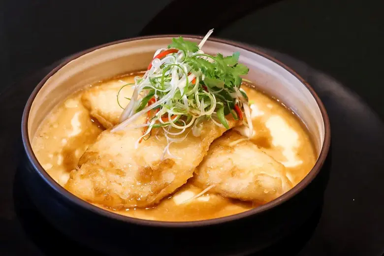 Yok Chinese Restaurant, The Emerald Hotel...