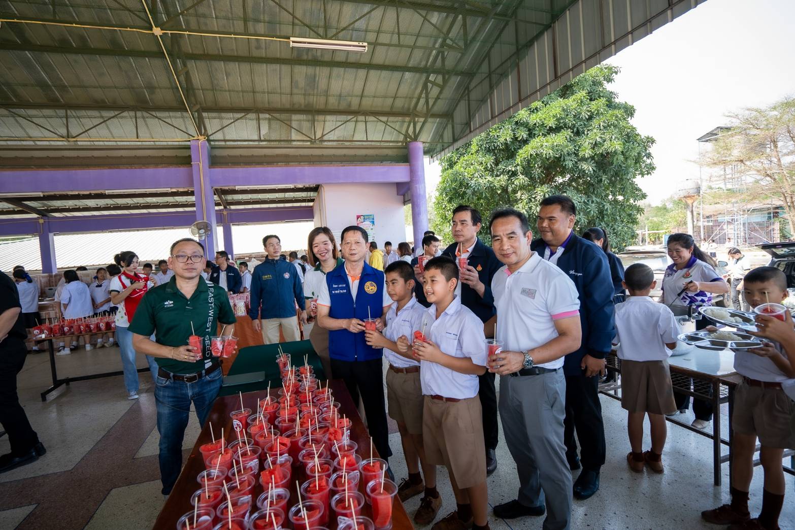 เมล็ดพันธุ์ตราศรแดง จับมือ มูลนิธิเมเจอร์แคร์ เดินหน้า "โครงการปลูกผัก สร้างสุข สร้างรายได้"