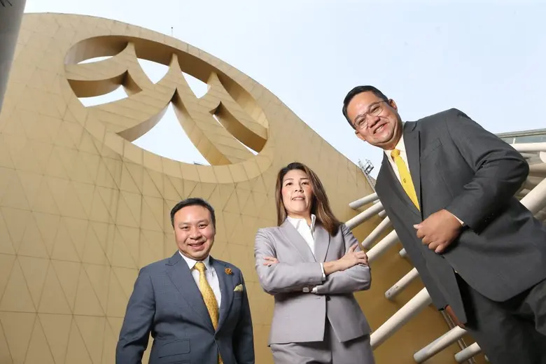 Krungsri Auto, a leader in automotive fin...