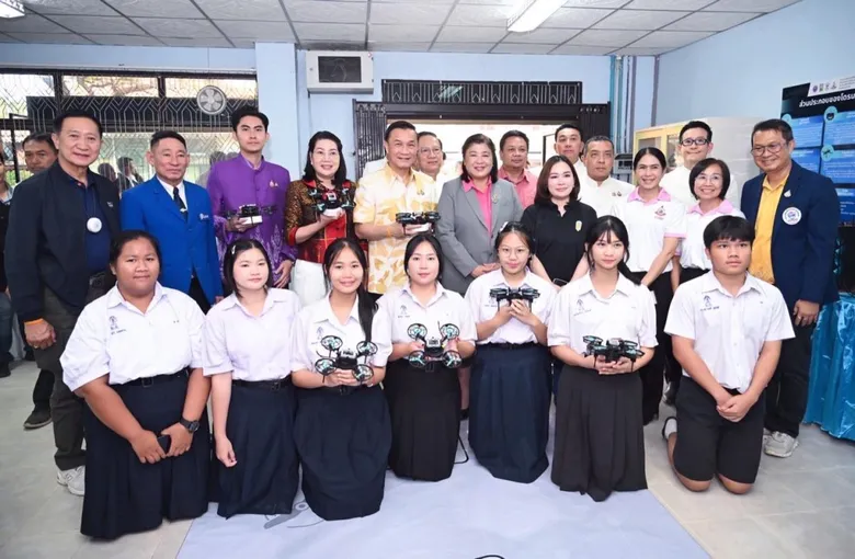 รมช.มหาดไทย เปิดศูนย์การเรียนรู้เทคโนโลยีนวัตกรรมโดรนต้นแบบภาคตะวันออกเฉียงเหนือ สนับสนุนโดย อว. ขับเคลื่อนนวัตกรรมเพื่อพัฒนาเยาวชน