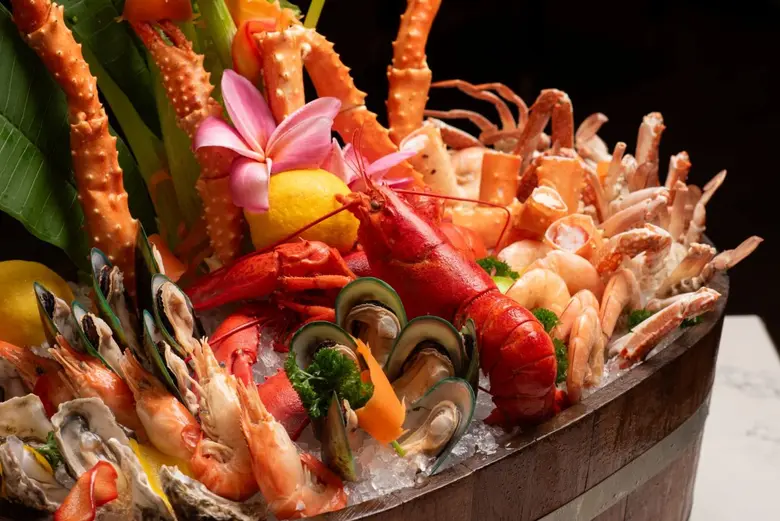 The Premium Seafood Dinner Buffet at Espr...