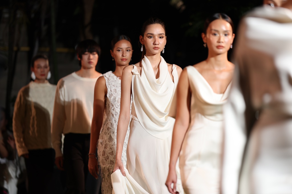 VVON SUGUNNASIL เผยโฉมคอลเลกชัน The Resort Women's and Men's 2025 สู่เส้นทางแห่งจินตนาการอันไร้ขอบเขต ตอกย้ำเอกลักษณ์ความงามเหนือกาลเวลาในวาระก้าวสู่ปีที่ 11