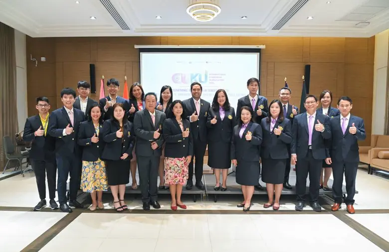 รศ.ดร.ยศวีร์ สายฟ้า คณบดีคณะครุศาสตร์ จุฬ...