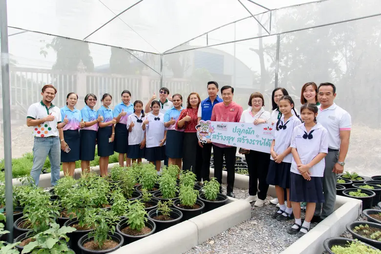 เมล็ดพันธุ์ตราศรแดง ผนึกมูลนิธิเมเจอร์แคร์ ขับเคลื่อน "โครงการปลูกผัก สร้างสุข สร้างรายได้" ที่นครปฐม