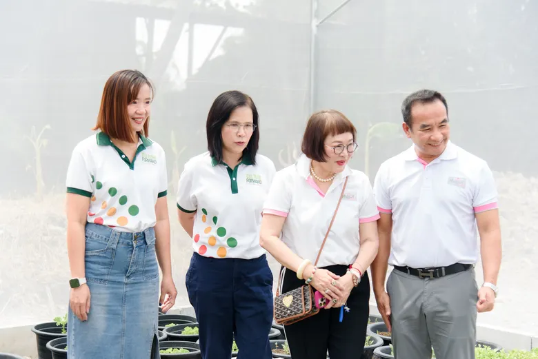 เมล็ดพันธุ์ตราศรแดง ผนึกมูลนิธิเมเจอร์แคร์ ขับเคลื่อน "โครงการปลูกผัก สร้างสุข สร้างรายได้" ที่นครปฐม