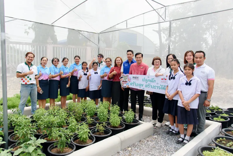 เมล็ดพันธุ์ตราศรแดง ผนึกมูลนิธิเมเจอร์แคร์ ขับเคลื่อน "โครงการปลูกผัก สร้างสุข สร้างรายได้" ที่นครปฐม