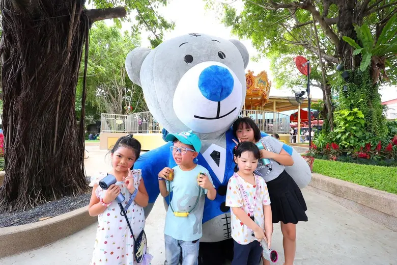 อลิอันซ์ อยุธยา เสิร์ฟรอยยิ้มและความอบอุ่น ผ่านกิจกรรม Family Day 2025 ชวนลูกค้าคนพิเศษสนุกยกครอบครัว ณ สวนสนุกดรีมเวิลด์