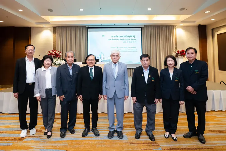 ศ.ดร.นพ.สมศักดิ์ โล่ห์เลขา (ที่ 3 จากขวา)...