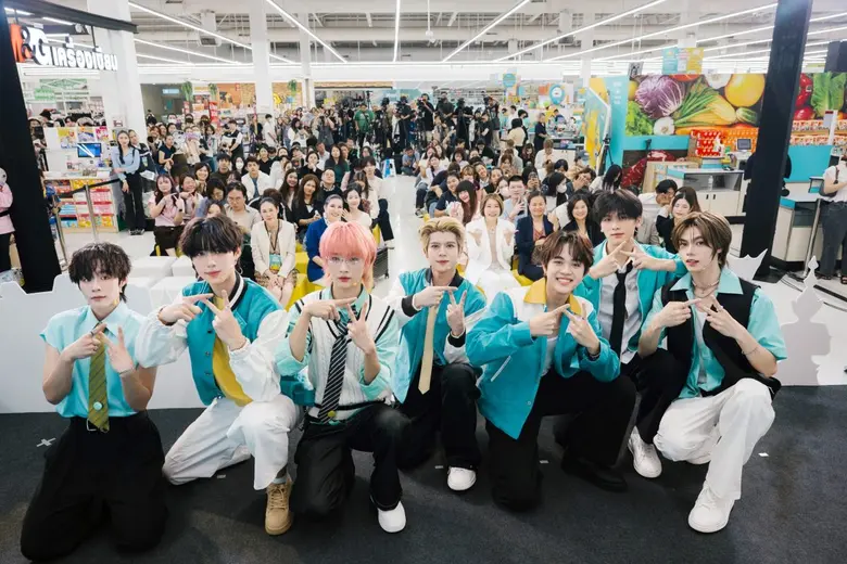 "NexT1DE" Surprises Fans as 'Friends of Lotus's,' Enhancing the Special Shopping Experience with the Exclusive Tourist Card