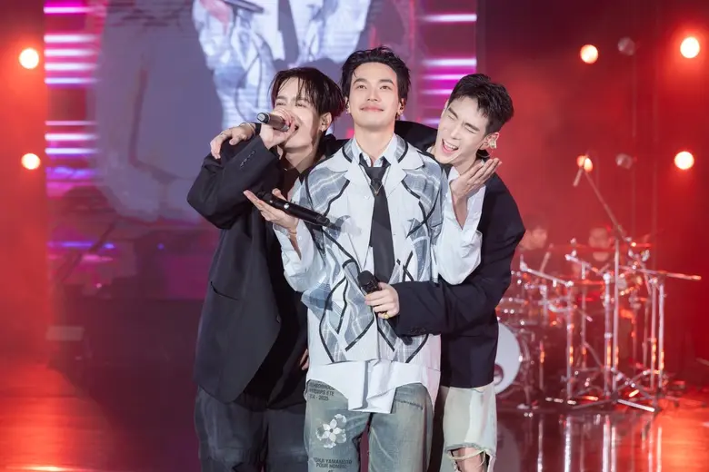 ล่าสุด กรีนเวฟ 106.5 เอฟเอ็ม ทำเอาแสบตาไป...
