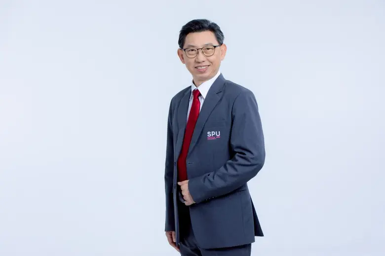 ผศ.ดร.วิรัช เลิศไพฑูรย์พันธ์ รองอธิการบดี มหาวิทยาล...