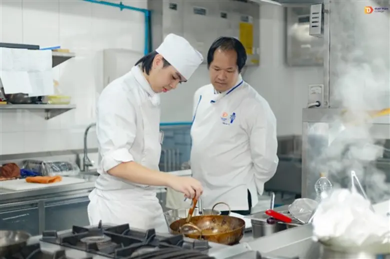 วิทยาลัยดุสิตธานีร่วมกับสถานทูตเปรู จัดแข่งทำอาหารฉลอง 60 ปีสัมพันธ์ไทย-เปรู