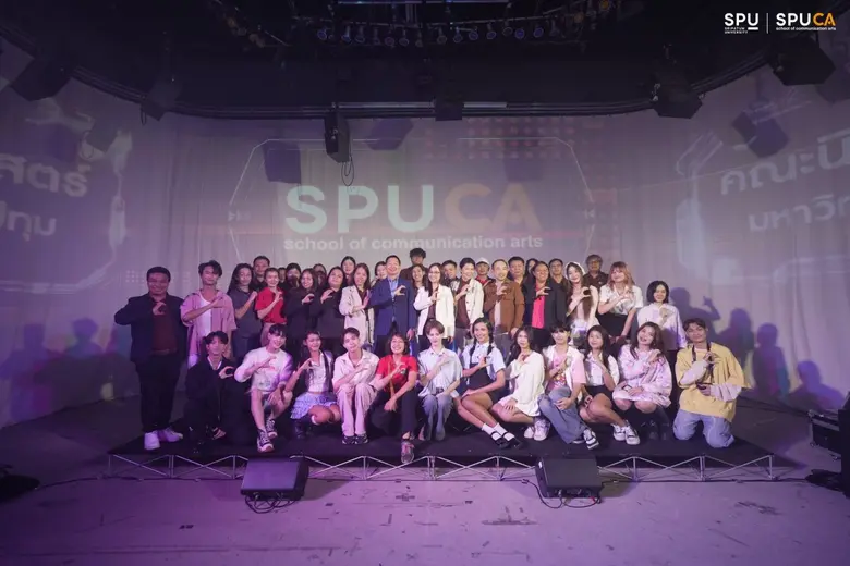 ผศ.มานินทร์ เจริญลาภ คณบดีคณะนิเทศศาสตร์ พร้อมคณะผู...