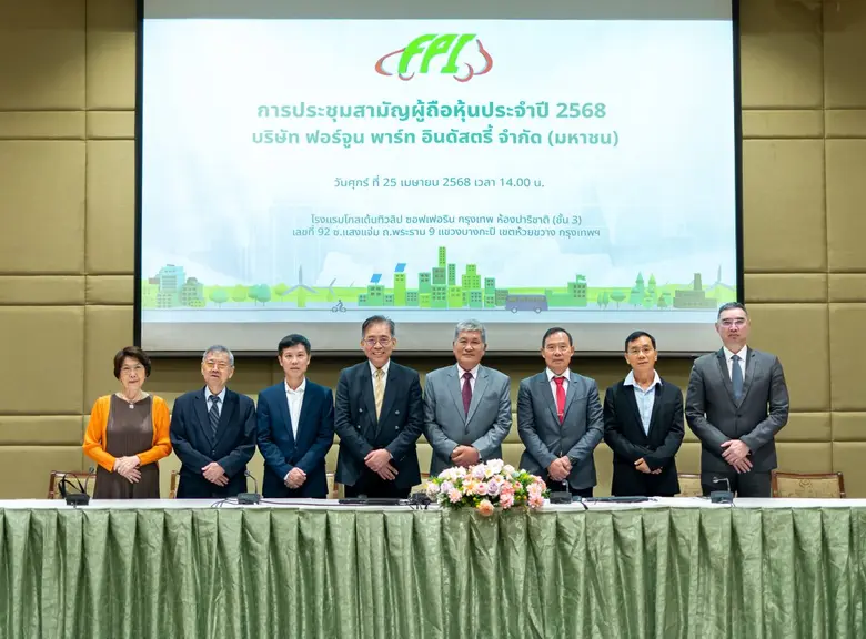 นายสมพล ธนาดำรงศักดิ์ (ที่ 4 จากซ้าย) ประ...