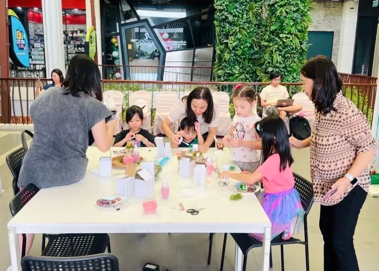 เดอะไนน์ เซ็นเตอร์ พระราม 9 ชวนเวิร์กชอป FAM PLAYS พฤษภาคมนี้ โชว์ไอเดียท้าลมร้อน D.I.Y ของตกแต่งบ้านสุดคิ้วท์