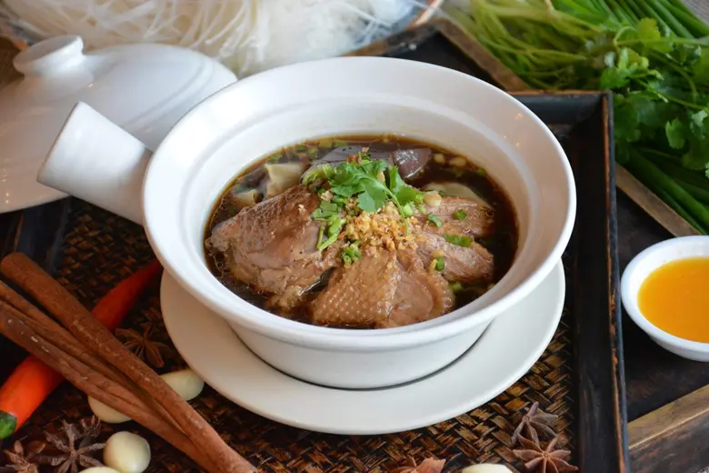 ห้องอาหารเรือนต้น ขอเชิญทุกท่านสัมผัสความ...