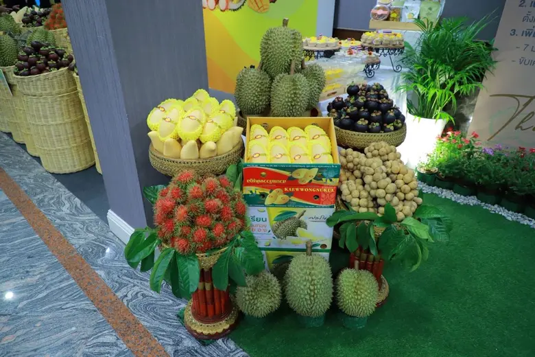 "รมว.นฤมล" เผย หลังร่วมนายกฯ พบผู้ประกอบการรับซื้อผลไม้ ย้ำ Fruit Board คุมเข้มสินค้าให้มีมาตรฐาน ผ่าน 3 มาตรการ พร้อมเพิ่มช่องทาง e-Commerce ช่วยเกษตรกรไทยกระจายผลผลิต