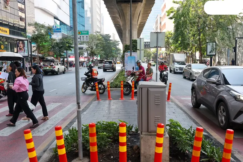 นายสิทธิพร สมคิดสรรพ์ ผู้อำนวยการสำนักการจราจรและขน...
