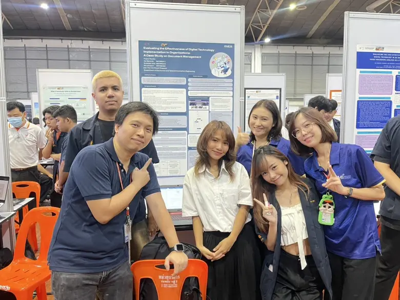 ดร.สุจิต พงษ์นุ่มกุล พร้อมด้วยทีมงานจากบั...