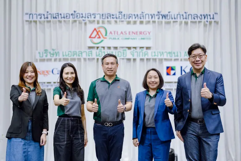 นายสุวัชชัย พิทักษ์วงศาภรณ์ ( คนกลาง ) กร...