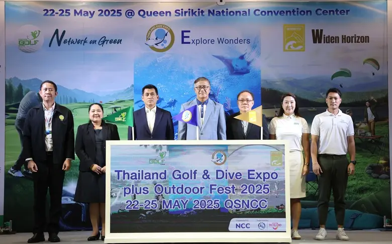 นายกิตติพงษ์ ประพัฒน์ทอง (คนกลาง) รองผู้ว่าการด้านด...