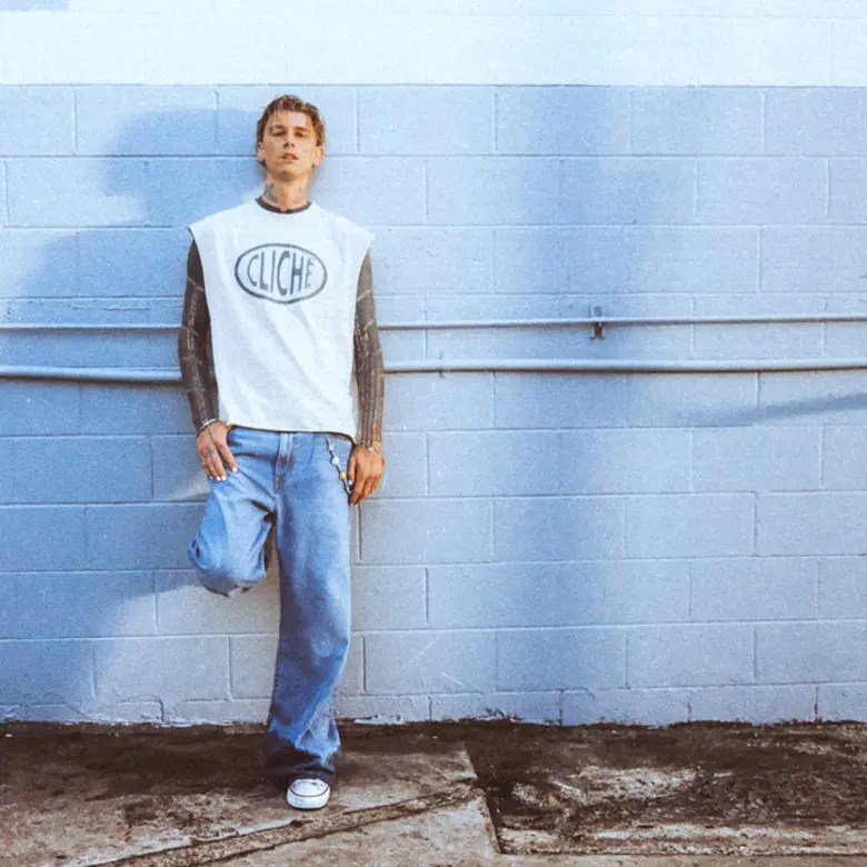 mgk ต้อนรับหน้าร้อนด้วย "cliche" เพลงใหม่ซาวด์ 90s'-2000s ที่คุ้นเคย พร้อมเอ็มวีท่าเต้นสุดเท่ เตรียมปล่อยอัลบั้มใหม่เร็ว ๆ นี้