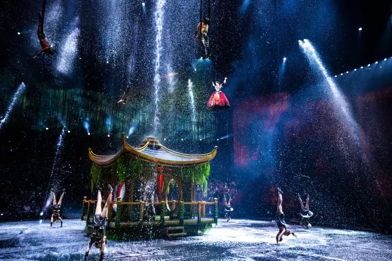 ส่องรอบพรีเมียร์การแสดงทางน้ำสุดอลังการ House of Dancing Water กลับมาเปิดการแสดงปลุกการท่องเที่ยวมาเก๊า
