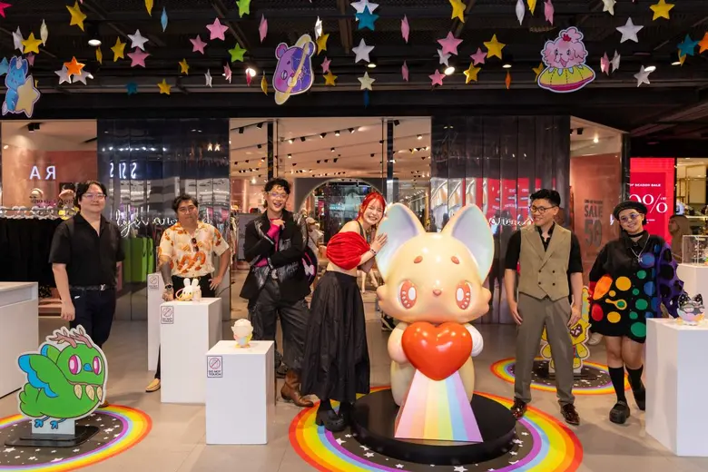 สยามเซ็นเตอร์ ชูพลังไทยสร้างสรรค์ ต้อนรับเทศกาลไพร์ด กับ SIAM CENTER x PORIIN "The Galaxy of Love" และ "TITAN FUR" โดย กลุ่มคอมมูนิตี้นักสร้างสรรค์ภูมิปัญญาไทยจากทั่วประเทศ