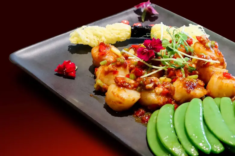 "Stir-fried Scallops with Snap Pea" at the Emerald Hotel