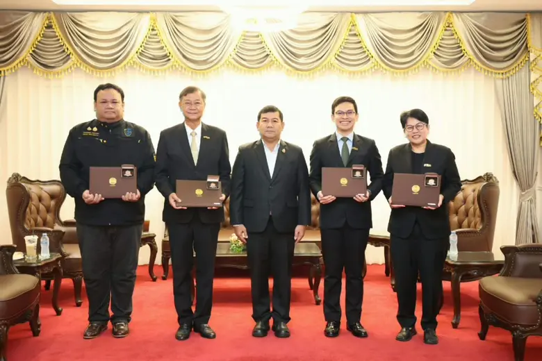 นายสุพจน์ ภู่รัตนโอภา รองอธิบดีกรมป่าไม้ ...