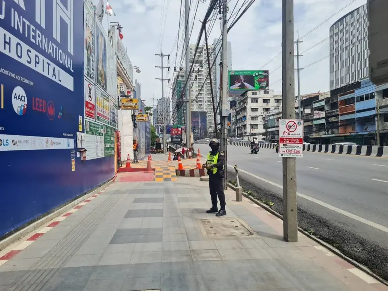 นายสมบัติ เครือกีรติธรรม ผู้อำนวยการเขตห้วยขวาง กทม...
