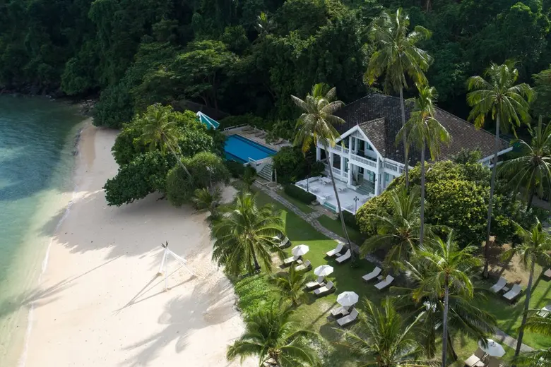 โรงแรมเคปพันวา ภูเก็ต และ โรงแรมแคนทารี บ...