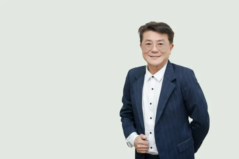 นายวิจิตร เตชะเกษม กรรมการผู้จัดการ (กลาง...
