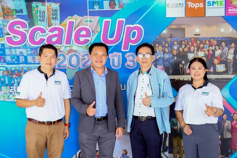 นายบุรินทร์ เกล็ดมณี (ที่ 2 จากซ้าย) รองป...